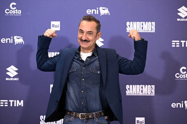 February 24, 2026, Sanremo, Rome, Italy: February 24, 2026, Sanremo. 76th Italian Song Festival. Photocall. Pictured is Nicola Savino from DopoFestival. Sanremo Italy  - ZUMAa289 20260224_zia_a289_183 Copyright: xMariaxLauraxAntonellix