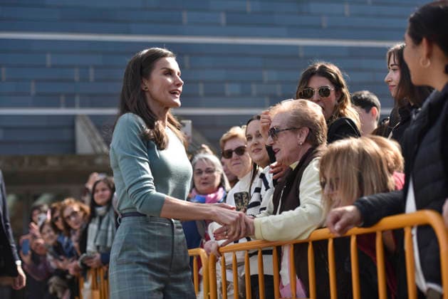 Queen Letizia visits the exhibition of the Ibercaja Foundation Award for Young Painting Queen Letizia greets on her arrival to visit the exhibition of the Ibercaja Foundation Award for Young Painting, at the Villahermosa Palace, on February 24, 2026, in Huesca, Aragon Spain The visit takes place within the framework of the second stage of the Princess of Girona Foundations Talent Tour, a program of the Princess of Girona Foundation that travels to different cities in Spain, a program of the Princess of Girona Foundation that travels to different cities in Spain and, through the organization of different events, programs and activities, aims to inspire, support and activate young talent 24 FEBRUARY 2026 Veró Huesca Aragon Huesca Aragon Spai Copyright: xVeronicaxLacasax 7318692