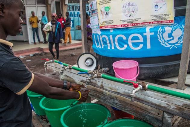 Precautions against the Ebola epidemic in Democratic Republic of the Congo GOMA, CONGO - AUGUST 01: A man washes his hands with chlorinated water, setup by UNICEF to take precautions against the Ebola, in Goma, Democratic Republic of the Congo on August 01, 2019. Congo, The Democratic Republic of the World. Editorial use only. Please get in touch for any other usage.  Copyright: x2025xAnadoluxJCxWengax