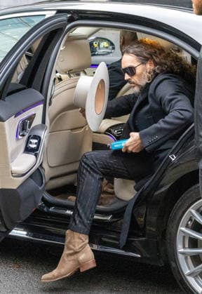 February 24, 2026, London, England, United Kingdom: RUSSELL BRAND arrives at Southwark Crown Court where he is accused of two further sex offences, including rape, against two further women which allegedly took place in 2009. Brand is already facing allegations of sexual offences against four other women and is due to go on trial in June 2026. London United Kingdom - ZUMAs262 20260224_zip_s262_048 Copyright: xTayfunxSalcix