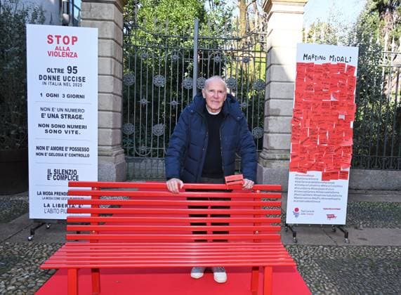 Milan, Italy Martino Midali Milan Fashion Week Women s collections Fall Winter 2026-27 season In the photo: Martino Midali with red bench  Copyright: xNickxZonnax xipa-agency.netx xNickxZonnax IPA_Agency_IPA71971027