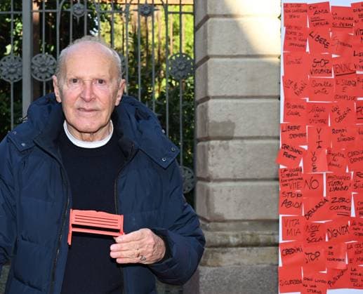 Milan, Italy Martino Midali Milan Fashion Week Women s collections Fall Winter 2026-27 season In the photo: Martino Midali with red bench  Copyright: xNickxZonnax xipa-agency.netx xNickxZonnax IPA_Agency_IPA71971035