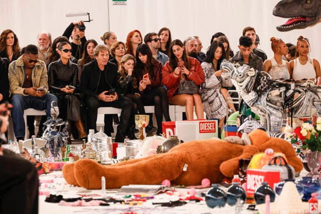 Diesel - Runway - Milan Fashion Week - Womenswear Fall Winter 2026 2027 MILAN, ITALY - FEBRUARY 24: Rafael Leão, Aurora Ramazzotti, Renzo Rosso, Sidney Rosso, Arianna Alessi, Melissa Satta attend the runway at the Diesel fashion show during the Milan Fashion Week - Womenswear Fall Winter 2026 2027 on February 24, 2026 in Milan, Italy. Photo by Marco Piovanotto Abacapress.com  Copyright: xPiovanottoxMarco ABACAx
