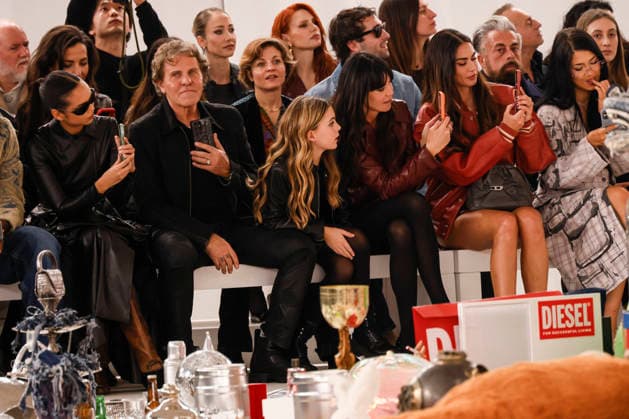 Diesel - Runway - Milan Fashion Week - Womenswear Fall Winter 2026 2027 MILAN, ITALY - FEBRUARY 24: Rafael Leão, Aurora Ramazzotti, Renzo Rosso, Sidney Rosso, Arianna Alessi, Melissa Satta attend the runway at the Diesel fashion show during the Milan Fashion Week - Womenswear Fall Winter 2026 2027 on February 24, 2026 in Milan, Italy. Photo by Marco Piovanotto Abacapress.com  Copyright: xPiovanottoxMarco ABACAx