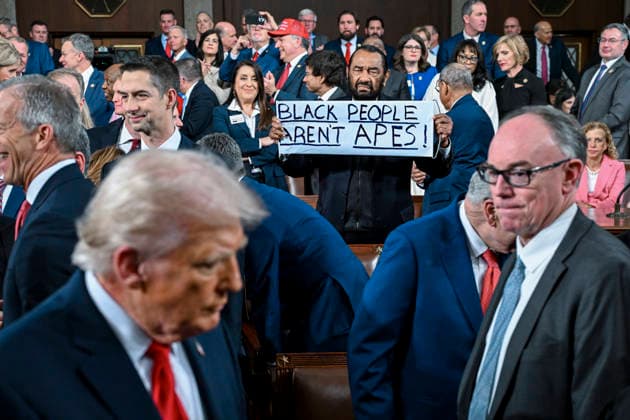 News Themen der Woche KW09 News Bilder des Tages #2 Representative Al Green, Democrat of Texas, holds a sign before President Donald Trump delivers his State of the Union address during a joint session of Congress in the House Chamber at the U.S. Capitol in Washington, DC on Tuesday, February 24, 2026. Dozens of Democrats have boycotted the speech and are attending an alternative rally called the People s State of the Union held on the National Mall. Pool photo by Kenny Holston  WAX2026022535 KennyxHolston