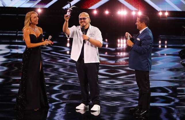 Vina del Mar, February 24, 2026 Estaban Duch receives silver seagull during his performance at the Festival la cancion de Vina del Mar Manuel Lema Aton Chile, Vina del Mar Chile Aton 1128202  Copyright: JonnathanxOyarzun