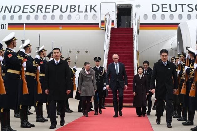 News Themen der Woche KW09 (260225) -- BEIJING, Feb. 25, 2026 -- German Chancellor Friedrich Merz arrives in Beijing, capital of China, Feb. 25, 2026. Merz arrived here on Wednesday for an official visit to China through Thursday. ) CHINA-BEIJING-GERMAN CHANCELLOR-VISIT-ARRIVAL (CN)? DaixTianfang 