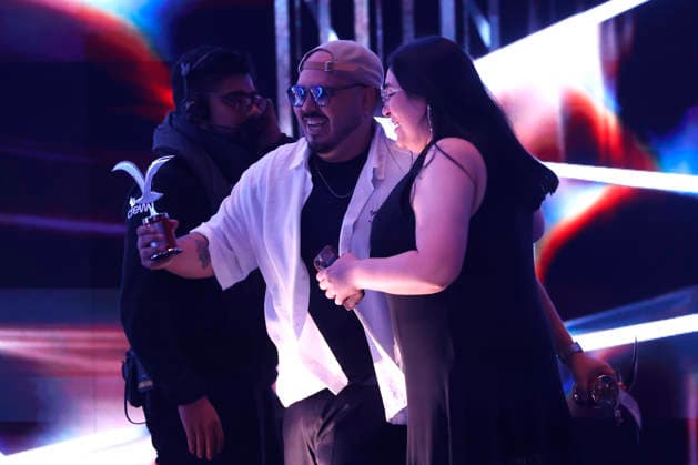 Vina del Mar, February 24, 2026 Comedian Esteban Duch receives the silver and gold seagull during his performance at the Vina del Mar 2026 Festival on the third night of the event Sebastian Cisternas Aton Chile, Vina del Mar Chile Aton 1128213  Copyright: SEBASTIANxCISTERNAS xATONxCHILE