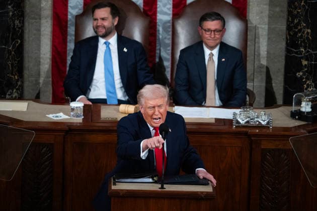 News Themen der Woche KW09 News Bilder des Tages #2 Trump SOTU TW 2026 UNITED STATES - FEBRUARY 24: President Donald Trump delivers his State of the Union address in the House Chamber of the U.S. Capitol on Tuesday, February 24, 2026. Vice President JD Vance, left, and Speaker of the House Mike Johnson, R-La., also appear. (Tom Williams CQ Roll Call) Washington DC United States EDITORIAL USE ONLY Copyright: x2026xCQ-RollxCall,xInc.x TomxWilliamsx rollcallpix169282
