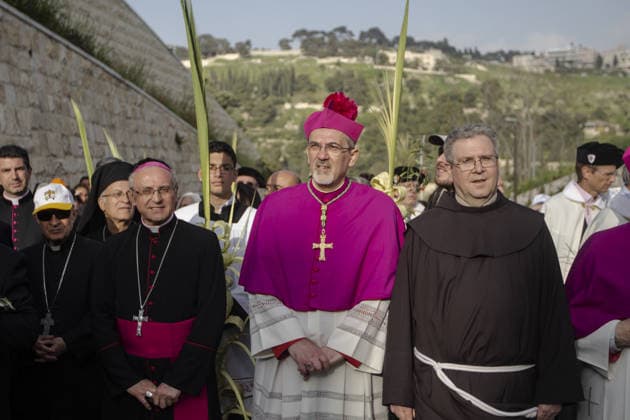 Palm Sunday in Jerusalem JERUSALEM - APRIL 14: Acting Latin Patriarch of Jerusalem Pierbattista Pizzaballa (C) is seen during the Palm Sunday parade in front of Al Esbat Gate of the Jerusalem s Old City on April 14, 2019. Palm Sunday is celebrated on last Sunday before the Easter for triumphal entry of Jesus Christ into Jerusalem and memory of palm branches were placed in his path. Kudüs Palestinian Territory, Occupied. Editorial use only. Please get in touch for any other usage.  Copyright: x2025xAnadoluxFaizxAbuxRmelehx