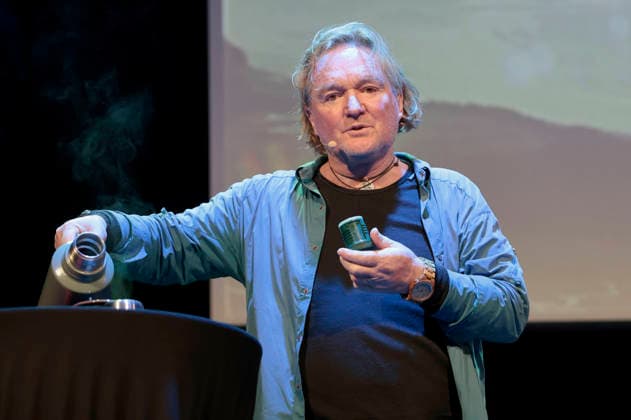 Andreas Kieling with his program Mein Leben mit den wilden Tieren at the Theater am Tanzbrunnen Cologne, 24 02 2026 Foto:xR.xSchmiegeltx xFuturexImagex kieling_6211