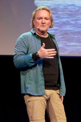 Andreas Kieling with his program Mein Leben mit den wilden Tieren at the Theater am Tanzbrunnen Cologne, 24 02 2026 Foto:xR.xSchmiegeltx xFuturexImagex kieling_6214