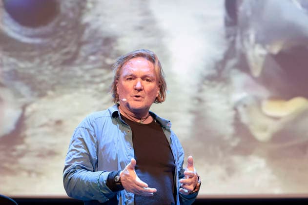 Andreas Kieling with his program Mein Leben mit den wilden Tieren at the Theater am Tanzbrunnen Cologne, 24 02 2026 Foto:xR.xSchmiegeltx xFuturexImagex kieling_6218