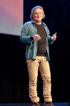 Andreas Kieling with his program Mein Leben mit den wilden Tieren at the Theater am Tanzbrunnen Cologne, 24 02 2026 Foto:xR.xSchmiegeltx xFuturexImagex kieling_6219