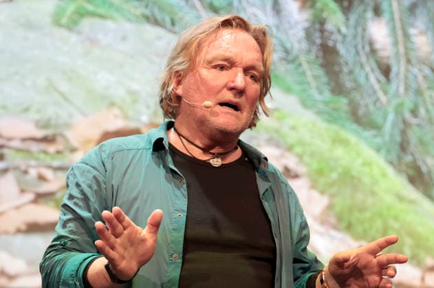 Andreas Kieling with his program Mein Leben mit den wilden Tieren at the Theater am Tanzbrunnen Cologne, 24 02 2026 Foto:xR.xSchmiegeltx xFuturexImagex kieling_6234
