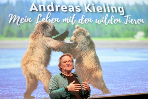 Andreas Kieling with his program Mein Leben mit den wilden Tieren at the Theater am Tanzbrunnen Cologne, 24 02 2026 Foto:xR.xSchmiegeltx xFuturexImagex kieling_6247