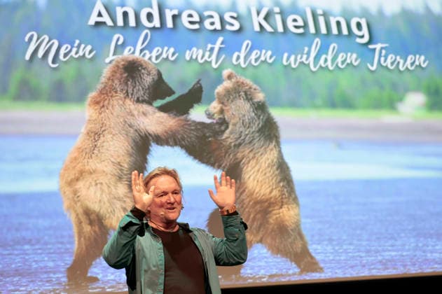 Andreas Kieling with his program Mein Leben mit den wilden Tieren at the Theater am Tanzbrunnen Cologne, 24 02 2026 Foto:xR.xSchmiegeltx xFuturexImagex kieling_6248