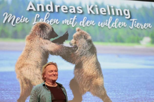 Andreas Kieling with his program Mein Leben mit den wilden Tieren at the Theater am Tanzbrunnen Cologne, 24 02 2026 Foto:xR.xSchmiegeltx xFuturexImagex kieling_6249