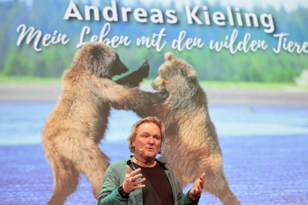 Andreas Kieling with his program Mein Leben mit den wilden Tieren at the Theater am Tanzbrunnen Cologne, 24 02 2026 Foto:xR.xSchmiegeltx xFuturexImagex kieling_6250