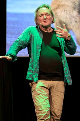 Andreas Kieling with his program Mein Leben mit den wilden Tieren at the Theater am Tanzbrunnen Cologne, 24 02 2026 Foto:xR.xSchmiegeltx xFuturexImagex kieling_6252