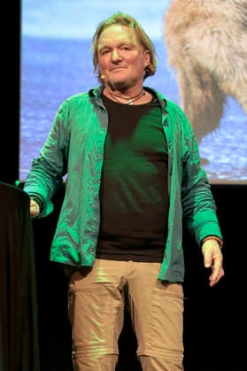 Andreas Kieling with his program Mein Leben mit den wilden Tieren at the Theater am Tanzbrunnen Cologne, 24 02 2026 Foto:xR.xSchmiegeltx xFuturexImagex kieling_6253