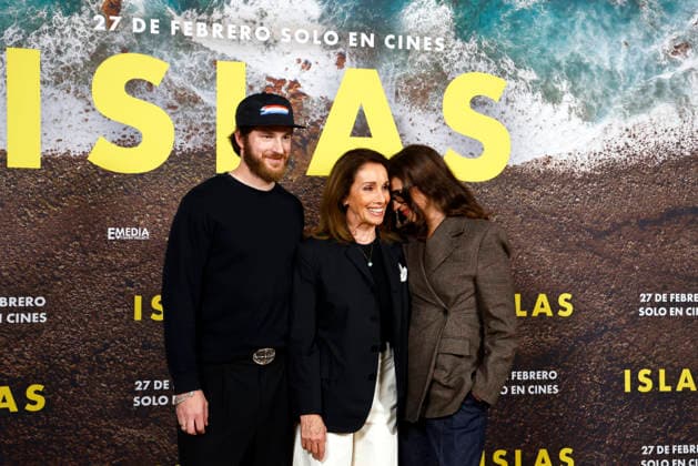 Marina Seresesky presents her film Islas in Madrid I D Manu Vega, Ana Belén and Marina Seresesky pose at the photocall during the presentation of the film Islas , on February 25, 2026, in Madrid Spain Islas is the return to cinema of Ana Belén after an extensive career, accompanied by Manu Vega, who is now living an intense stage in his career adding several film projects as a protagonist CINE ISLANDS ACTOR ACTRESS FILM Madrid Madrid Madrid Spain  Copyright: xJosexVelascox 7320327