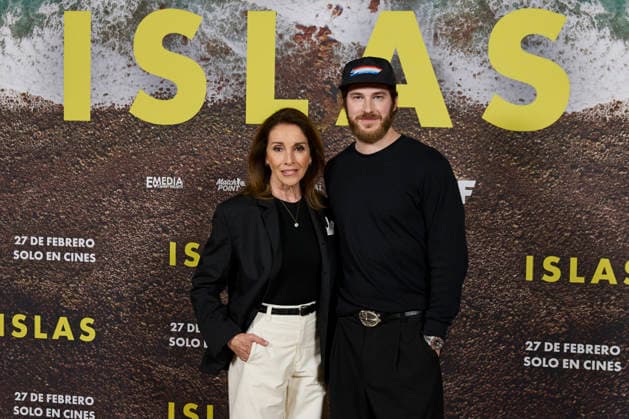 February 25, 2026, Madrid, Madrid, Spain: MANU VEGA and ANA BELEN attend Islas photocall Madrid Spain - ZUMAc260 20260225_zep_c260_010 Copyright: xMikexChicorrox