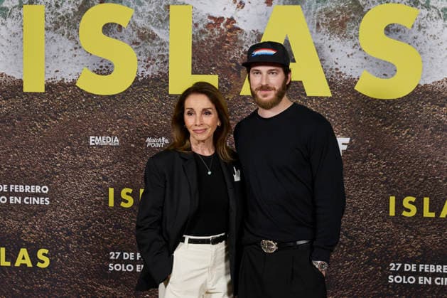 February 25, 2026, Madrid, Madrid, Spain: MANU VEGA and ANA BELEN attend Islas photocall Madrid Spain - ZUMAc260 20260225_zep_c260_013 Copyright: xMikexChicorrox