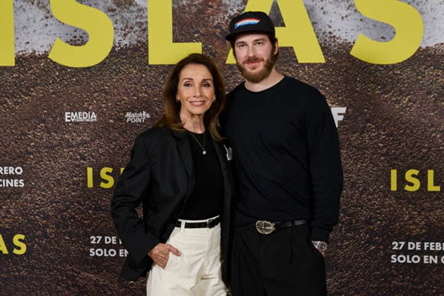 February 25, 2026, Madrid, Madrid, Spain: MANU VEGA and ANA BELEN attend Islas photocall Madrid Spain  - ZUMAc260 20260225_zep_c260_005 Copyright: xMikexChicorrox