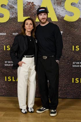 February 25, 2026, Madrid, Madrid, Spain: MANU VEGA and ANA BELEN attend Islas photocall Madrid Spain  - ZUMAc260 20260225_zep_c260_011 Copyright: xMikexChicorrox
