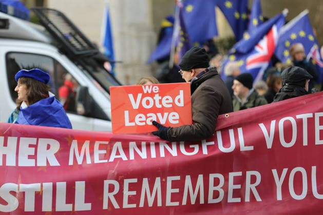 Demonstrations outside Parliament ahead of vote on amendments to Brexit Plan LONDON, ENGLAND - JANUARY 29 : Pro-Brexit protesters hold banners at the parliament gates in London, Tuesday, Jan. 29, 2019. Britain s Parliament is set to vote on competing Brexit plans, with Prime Minister Theresa May desperately seeking a mandate from lawmakers to help secure concessions from the European Union. London, City of Ingiltere. Editorial use only. Please get in touch for any other usage.  Copyright: x2025xAnadoluxTayfunxSalcÄ±x