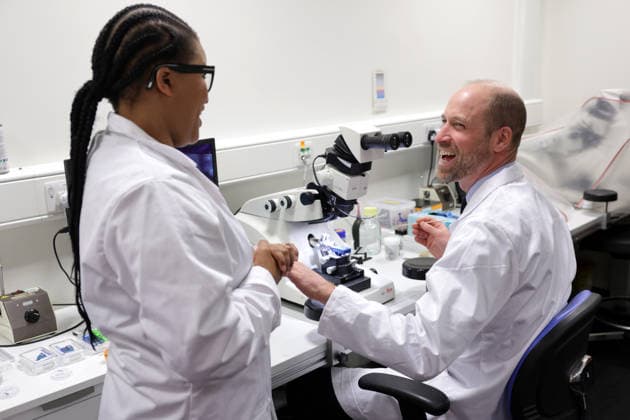 The Prince Of Wales visits Francis Crick Institute in London, UK, 25 February 2026 LONDON, ENGLAND - FEBRUARY 25: Prince William, Prince of Wales speaks with a scientist who works in the world-leading electron microscopy facility during his visit to the Francis Crick Institute ahead of its 10th anniversary later this year on February 25, 2026 in London, England., Credit:Chris Jackson Avalon United Kingdom, England, London, Francis Crick Institute Copyright: xChrisxJacksonx xAvalonx 1078153673
