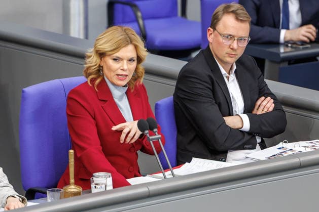 News Themen der Woche KW09 Bundestag Bundestagspräsidentin Julia Klöckner bei der Befragung der Bundesregierung im Deutschen Bundestag am 25.02.26 in Berlin. Berlin Berlin Deutschland Bundestag *** Bundestag Bundestag President Julia Klöckner at the questioning of the Federal Government in the German Bundestag on 25 02 26 in Berlin Berlin Berlin Germany Bundestag