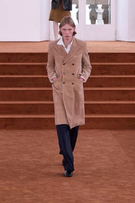 Milano Fashion Week - Women F W 26-27 Jim Sander Men and Women Fashion Show Catwalk Milan, Italy Milano Fashion Week - Women F W 26-27 Jim Sander Men and Women Fashion Show Catwalk Milan, Italy 25th February 2026 SGPItalia id 134523_003 * Not Exclusive  Copyright: xx