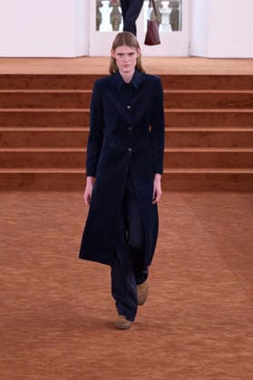 Milano Fashion Week - Women F W 26-27 Jim Sander Men and Women Fashion Show Catwalk Milan, Italy Bodine Van Galen Milano Fashion Week - Women F W 26-27 Jim Sander Men and Women Fashion Show Catwalk Milan, Italy 25th February 2026 SGPItalia id 134523_003 * Not Exclusive  Copyright: xx
