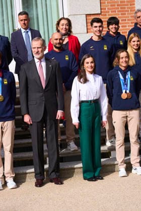 February 25, 2026, Madrid, Madrid, Spain: King Felipe VI of Spain, Queen Letizia of Spain attends an audience with Winter Olympic Team at Zarzuela Palace on February 25, 2026 in Madrid, Spain .Spanish Royals has received the medals and two skiing from Oriol Cardona and Ana Alonso Madrid Spain  - ZUMAg15_ 20260225_zaf_g15_047 Copyright: xJackxAbuinx