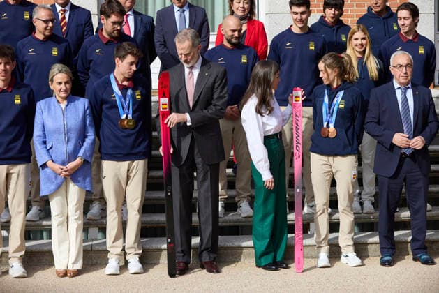 February 25, 2026, Madrid, Madrid, Spain: Athlete ORIOL CARDONA, KING FELIPE VI of Spain, QUEEN LETIZIA of Spain and athlete ANA ALONSO during the audience with the Spanish Olympic Team participating in the Olympic Winter Games of Milan-Cortina 2026 at the Zarzuela Palace on February 25, 2026 in Madrid, Spain Madrid Spain  - ZUMAc260 20260225_zep_c260_029 Copyright: xMikexChicorrox