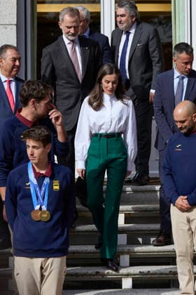 February 25, 2026, Madrid, Madrid, Spain: Athlete ORIOL CARDONA, KING FELIPE VI of Spain, QUEEN LETIZIA of Spain and athlete ANA ALONSO during the audience with the Spanish Olympic Team participating in the Olympic Winter Games of Milan-Cortina 2026 at the Zarzuela Palace on February 25, 2026 in Madrid, Spain Madrid Spain  - ZUMAc260 20260225_zep_c260_030 Copyright: xMikexChicorrox