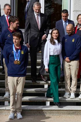 February 25, 2026, Madrid, Madrid, Spain: Athlete ORIOL CARDONA, KING FELIPE VI of Spain, QUEEN LETIZIA of Spain and athlete ANA ALONSO during the audience with the Spanish Olympic Team participating in the Olympic Winter Games of Milan-Cortina 2026 at the Zarzuela Palace on February 25, 2026 in Madrid, Spain Madrid Spain  - ZUMAc260 20260225_zep_c260_034 Copyright: xMikexChicorrox
