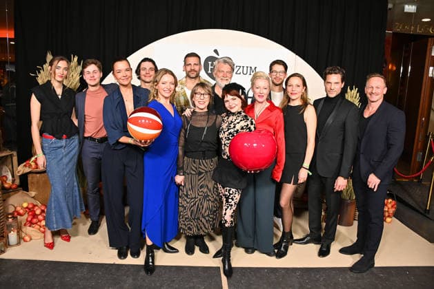 The main actors f l Emmy Pilawa, Michel Ben Seidel, Susan Hoecke, Nikolaus Lessky, Diana Staehly, Moritz Otto, Gitta Schweighoefer, Volker Meyer Drabisch, Carlotta Truman, Katharina Hoffmann, Oliver Bender, Franziska van der Heide, Stephan Kaefer and
