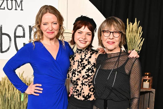 Diana Staehly, Carlotta Truman and Gitta Schweighoefer at the photo call for the premiere of the new daily Ein Hof zum Verlieben Sat 1 and Joyn, from 2 03 2026 at 6 pm on 25 02 2026 at the Zoo Palast in Berlin Premiere of the new Sat 1 daily Ein Hof zum Verlieben in Berlin