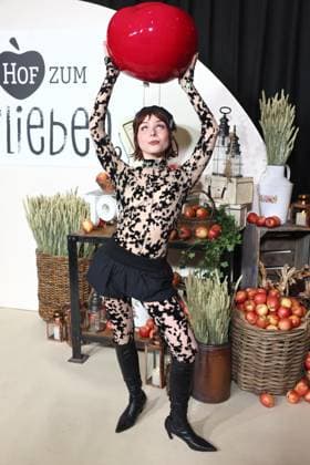 Premiere Ein Hof zum Verlieben Carlotta Truman Premiere of the new SAT 1 daily Ein Hof zum Verlieben at Zoo Palast Berlin Date 25 02 2026 Copyright: xEventpress Kratschx