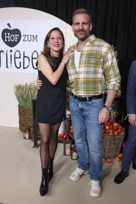 Premiere Ein Hof zum Verlieben Franziska van der Heide, Moritz Otto Premiere of the new SAT 1 daily Ein Hof zum Verlieben at Zoo Palast Berlin Date 25 02 2026 Copyright: xEventpress Kratschx