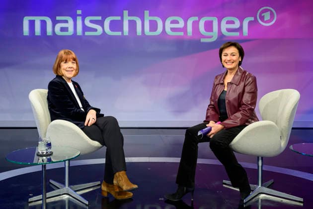 Entertainment Themen der Woche GER, Berlin, studio, guest on - maischberger, political talk show, TV, format, with host - Sandra Maischberger, Das Erste, from Adlershof - at Studio 20, pictured from left: Gisele Pelicot, Sandra Maischberger, pre recording, February 25, 2026, *** GER, Berlin, studio, guest on maischberger, political talk show, TV, format, with host Sandra Maischberger, Das Erste, from Adlershof at Studio 20, pictured from left Gisele Pelicot, Sandra Maischberger, pre recording, February 25, 2026, Copyright: HMBxMedia UwexKoch