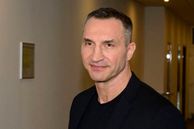 GER, Berlin, studio, guest on maischberger, political talk show, TV, format, with host Sandra Maischberger, Das Erste, from Adlershof at Studio 20, pictured from left Wladimir Vladimirovich Klitschko, former Ukrainian boxer and multiple world heavyweight champion, is the younger brother of Vitali Klitschko February 25, 2026, Copyright: HMBxMedia UwexKoch