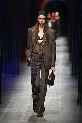 Milan, Milan Women s Fashion Week Fall Winter 2026 27 - Women s Fashion, Fall Winter 2026 27 - Etro fashion show - catwalk in the photo: model  Copyright: xSimonaxChiocciax xipa-agency.netx xFotosickix IPA_Agency_IPA72031819