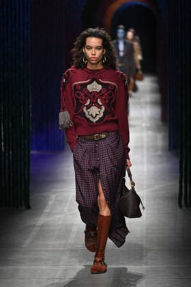 Milan, Milan Women s Fashion Week Fall Winter 2026 27 - Women s Fashion, Fall Winter 2026 27 - Etro fashion show - catwalk in the photo: model  Copyright: xSimonaxChiocciax xipa-agency.netx xFotosickix IPA_Agency_IPA72031847