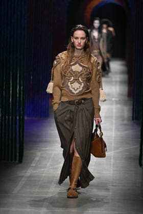 Milan, Milan Women s Fashion Week Fall Winter 2026 27 - Women s Fashion, Fall Winter 2026 27 - Etro fashion show - catwalk in the photo: model  Copyright: xSimonaxChiocciax xipa-agency.netx xFotosickix IPA_Agency_IPA72031860