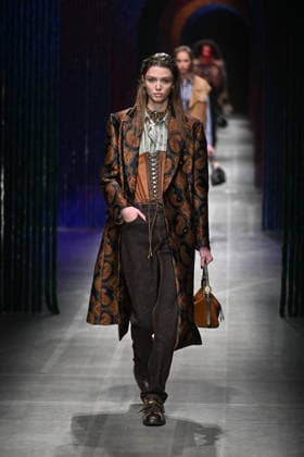 Milan, Milan Women s Fashion Week Fall Winter 2026 27 - Women s Fashion, Fall Winter 2026 27 - Etro fashion show - catwalk in the photo: model  Copyright: xSimonaxChiocciax xipa-agency.netx xFotosickix IPA_Agency_IPA72031883
