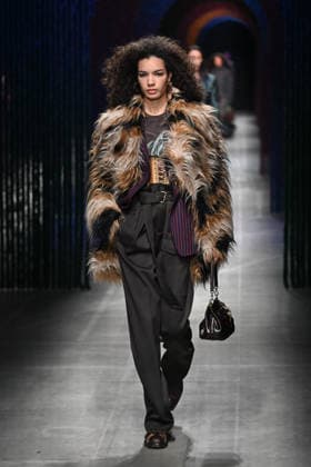 Milan, Milan Women s Fashion Week Fall Winter 2026 27 - Women s Fashion, Fall Winter 2026 27 - Etro fashion show - catwalk in the photo: model  Copyright: xSimonaxChiocciax xipa-agency.netx xFotosickix IPA_Agency_IPA72031890